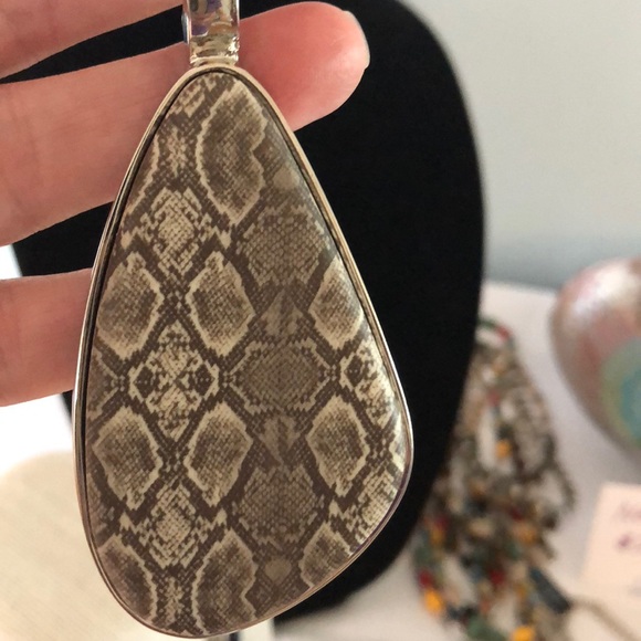 Rich & Famous by Premier Designs - Picture 6 of 7